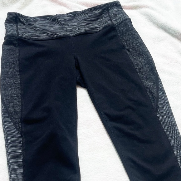 Athleta Remix Revelation Mid Rise Crop Black Gray Leggings Medium Stretchy - Picture 5 of 9